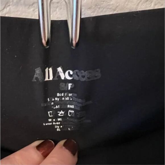 ALL ACCESS Tour Cropped Colorblock Leggings - Picture 6 of 8